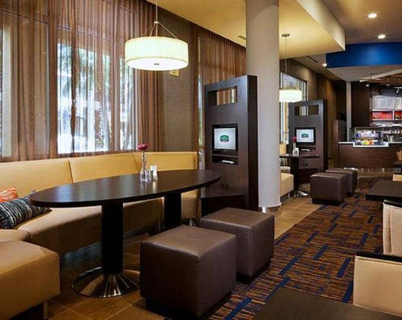 ホテル コートヤード マイアミ デードランド Glenvar Heights エクステリア 写真