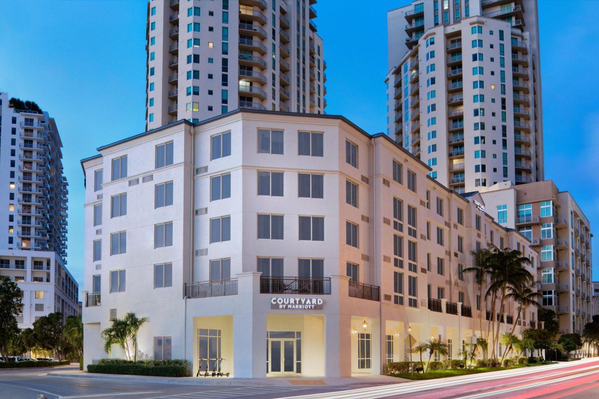 ホテル コートヤード マイアミ デードランド Glenvar Heights エクステリア 写真